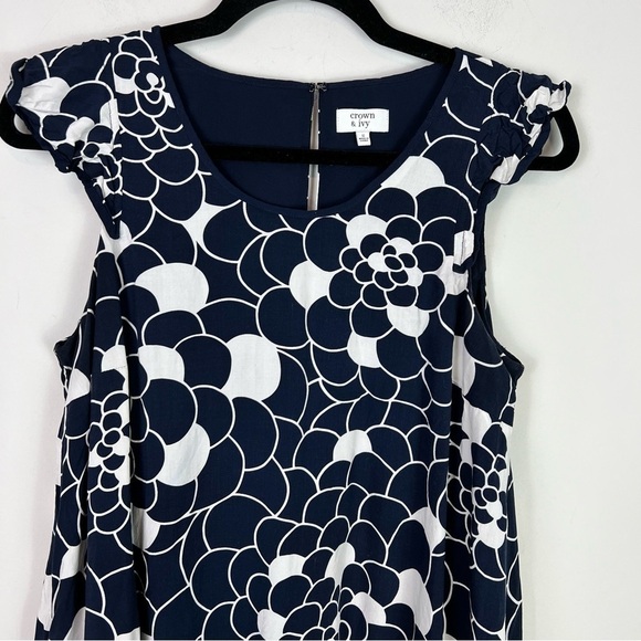 Crown & Ivy dress womens Size S Navy & White Floral Rayon Shift Dress Flutter - Picture 2 of 9